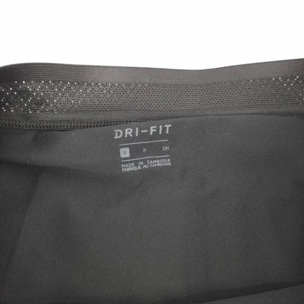 Nike black tennis skirt with built-in shorts and pockets. Size S - Picture 4 of 6